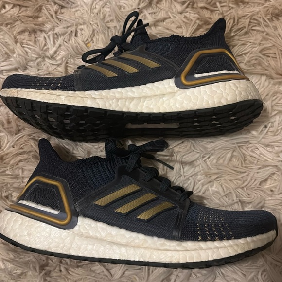 ADIDAS Boost Consortium in Navy/Gold Women’s 5 (Men’s 4) - Picture 2 of 6